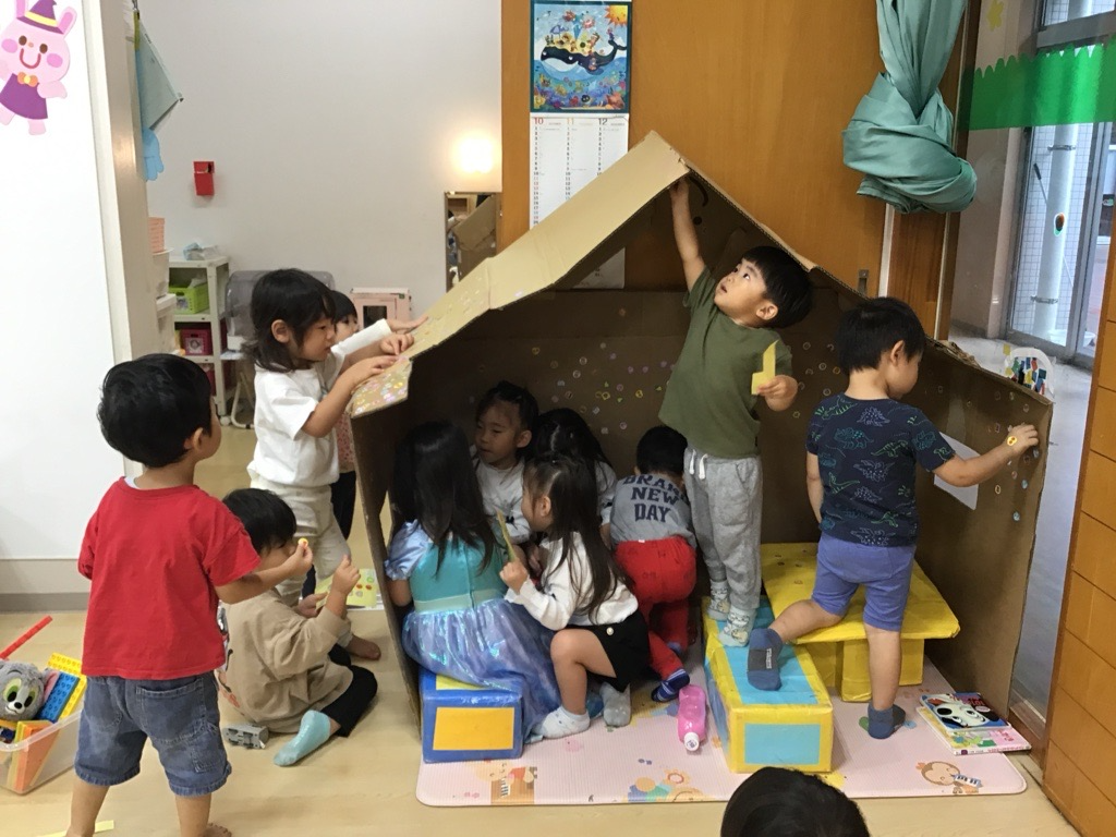 シールでかざろう！オリジナルのおうちづくり☆