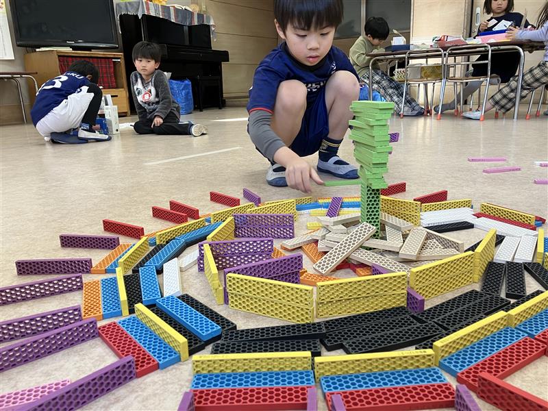 小さな建築家たち！！楽しい室内あそび