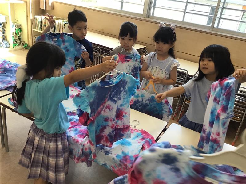 お泊まり保育で着るTシャツを染めたよ👕